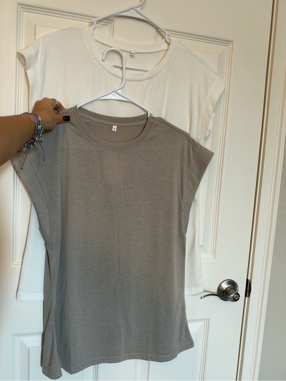 2 Classic Cap-Sleeve Women’s Top in Gray and White